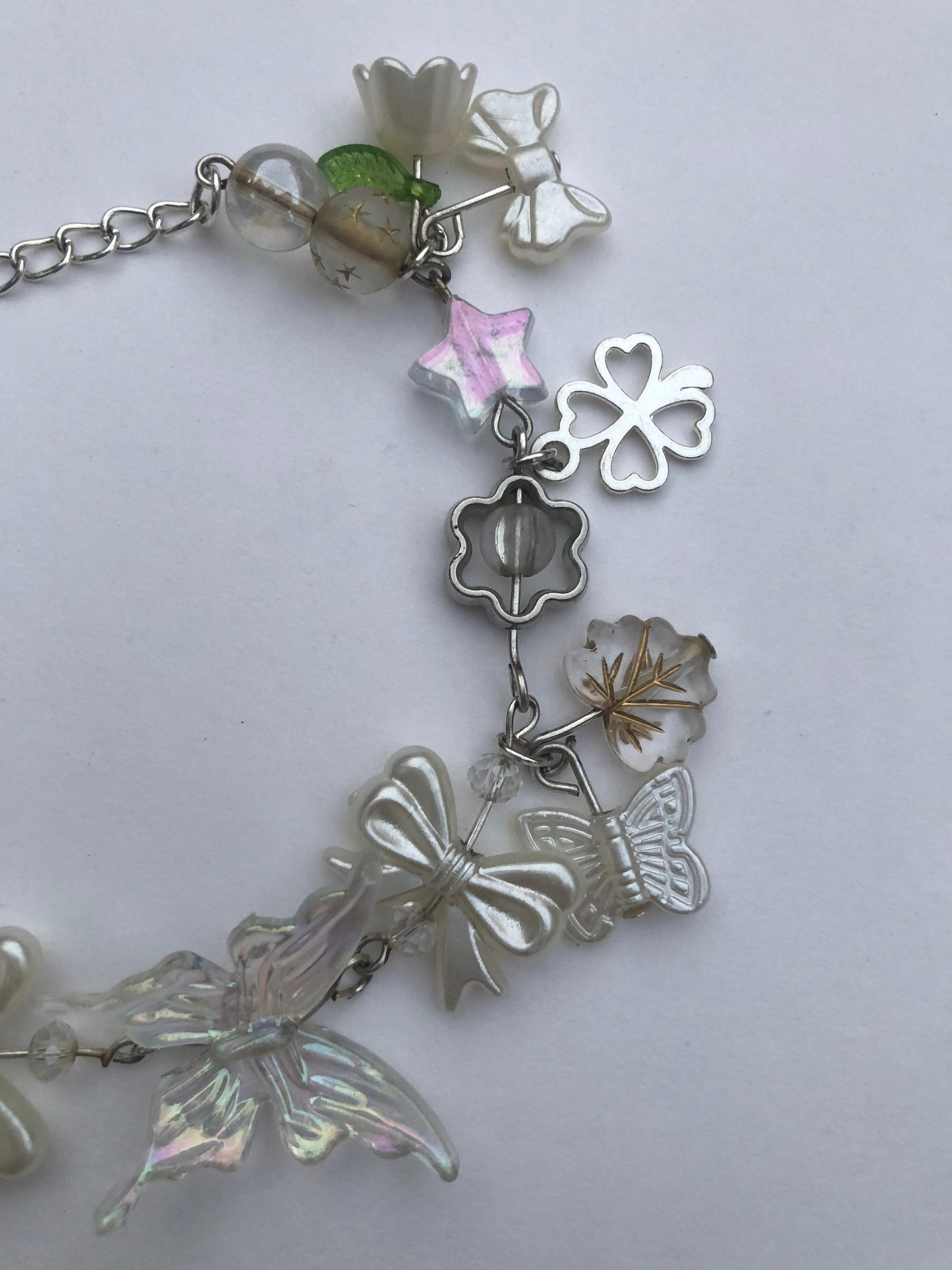 White bow bracelete