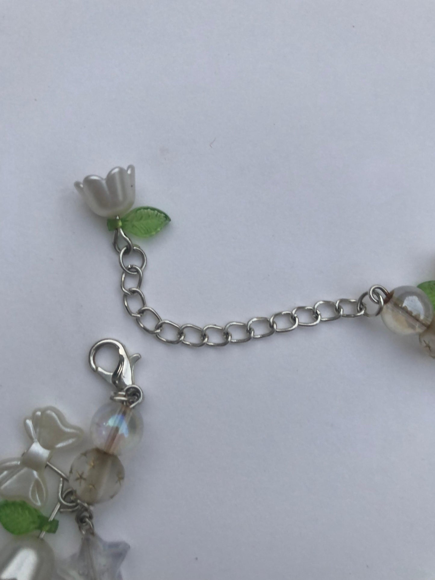 White bow bracelete