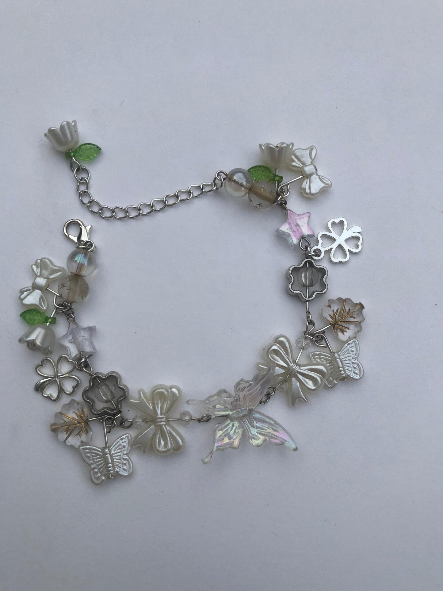 White bow bracelete