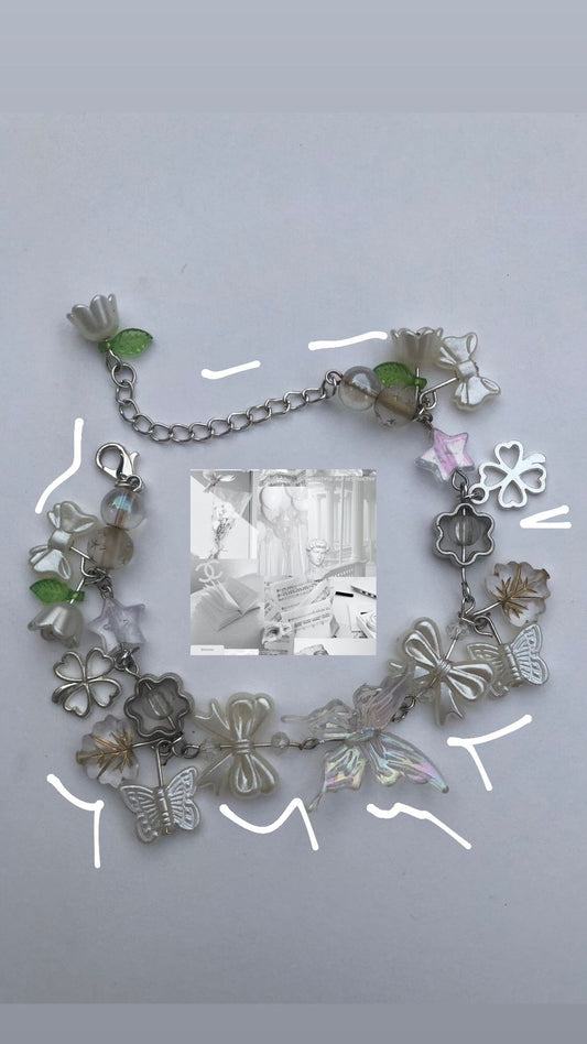 White bow bracelete
