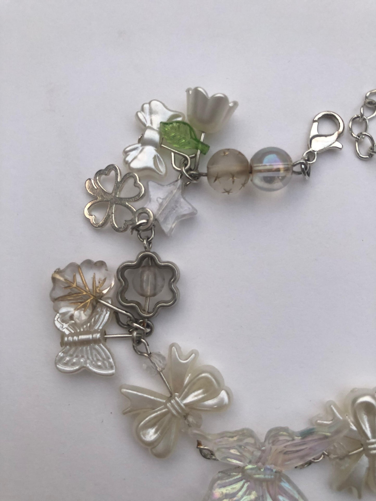 White bow bracelete
